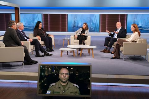 Hoda Salah (3. von links) und Israels Botschafter Ron Prosor (2. von rechts) geraten bei "Anne Will" aneinander