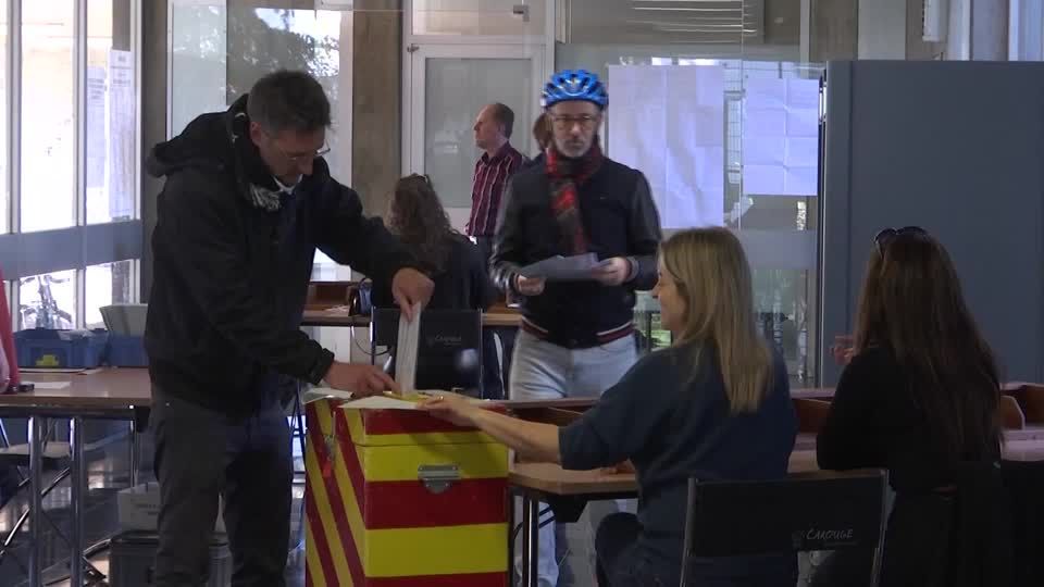 Video: Zuwanderungsängste lassen Schweiz nach rechts rücken