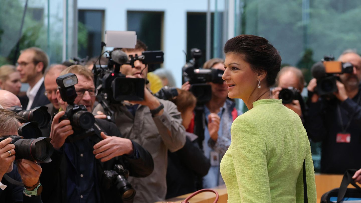 arah Wagenknecht in der Bundespressekonferenz in Berlin