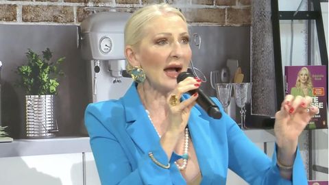 Désirée Nick stellt ihr neues Buch "Alte weiße Frau" vor