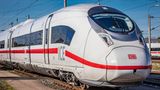 Der ICE3neo ist die neue Generation der Schnellzüge der Deutschen Bahn. Mittlerweile hat der Konzern 17 Stück auf die Schiene gebracht. Der jüngste Zug durfte mit dem neuen Innendesign der Deutschen Bahn durchstarten. 