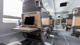 Mit dem neuen Innendesign verspricht die Deutsche Bahn ihren Fahrgästen vor allem mehr Komfort und Funktionalität. Unter anderem mit neuen Sitzmaterialien, einem integrierten Tablethalter und zusätzlichen Kleiderhaken in jeder Rückenlehne. 