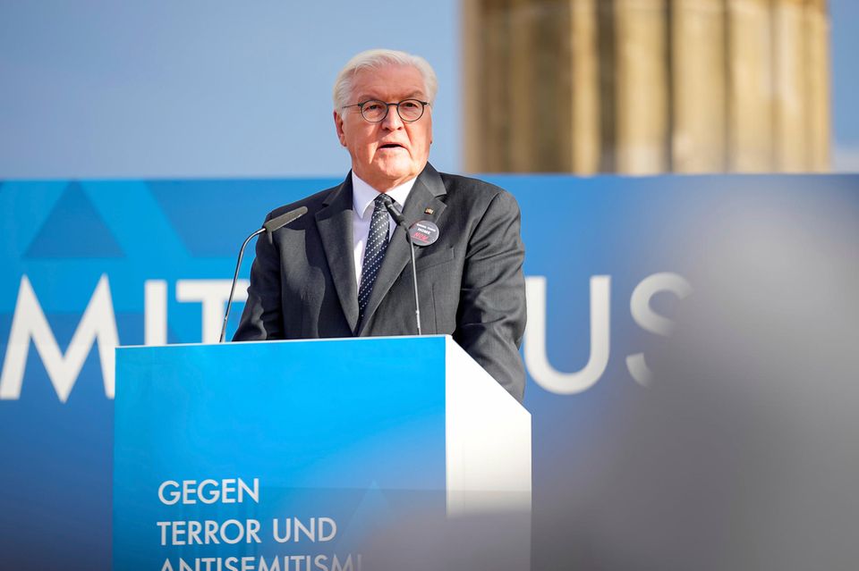 Berlin Antisemitismus Bundespräsident Frank-Walter Steinmeier hielt während der Solidaritätskundgebung in Berlin eine Rede