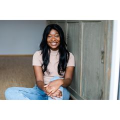 Minusch Afonso ist Journalistin und Host beim Bayerischen Rundfunk.