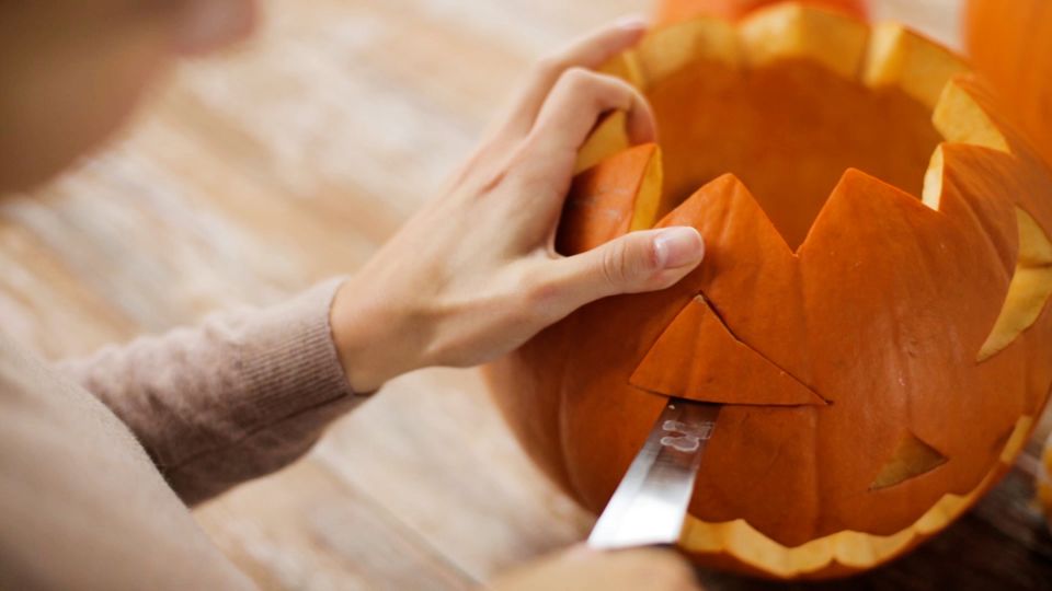 Mit diesen Tipps schnitzen Sie den perfekten Kürbis für Halloween