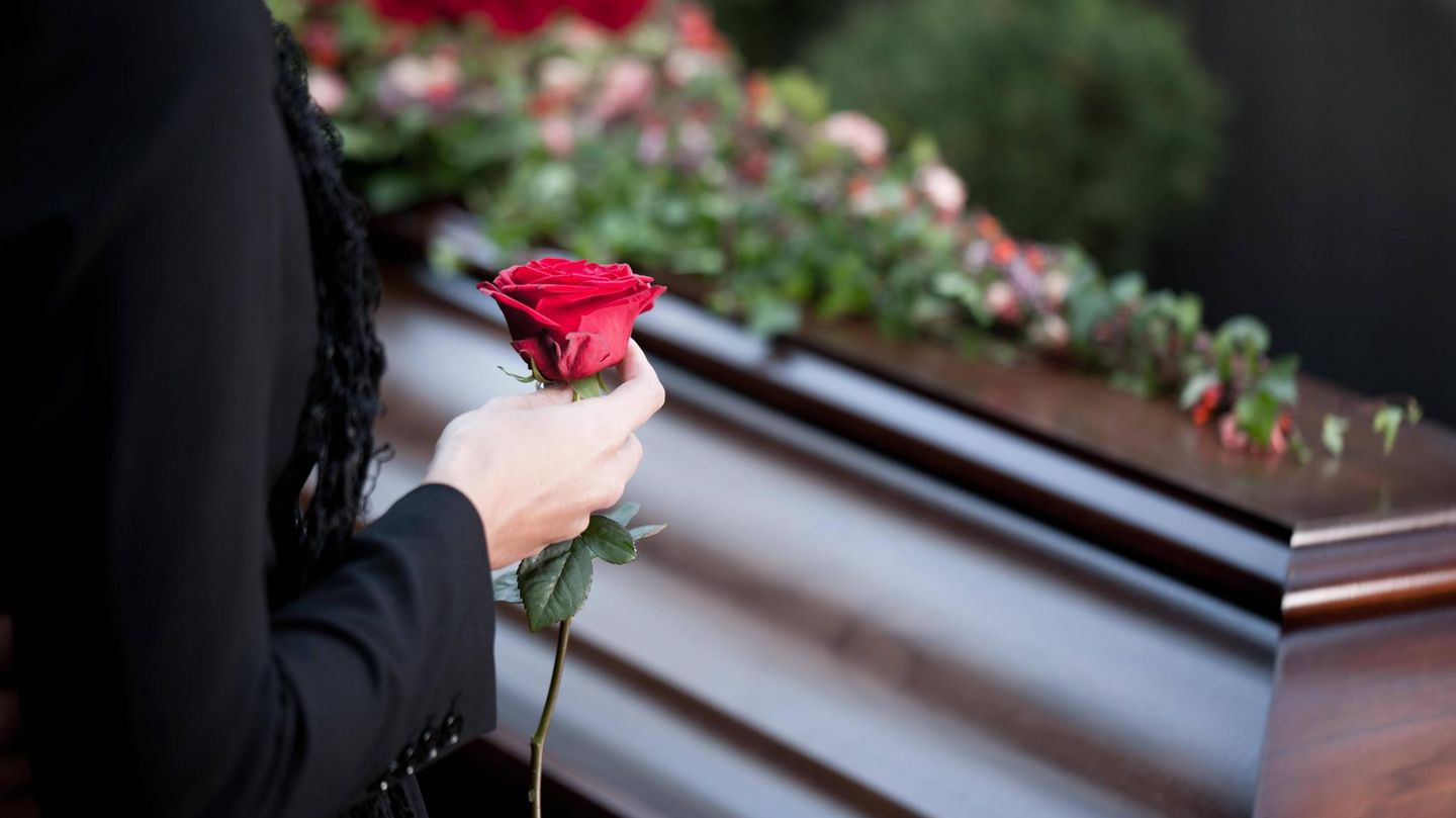 Honduras: Totgeglaubter Sohn meldet sich während seiner eigenen Beerdigung bei seiner Mutter: 