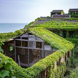 Weil die Häuser an einem Hang liegen, hat man fast überall in dem Ort Blick auf das Ostchinesische Meer.