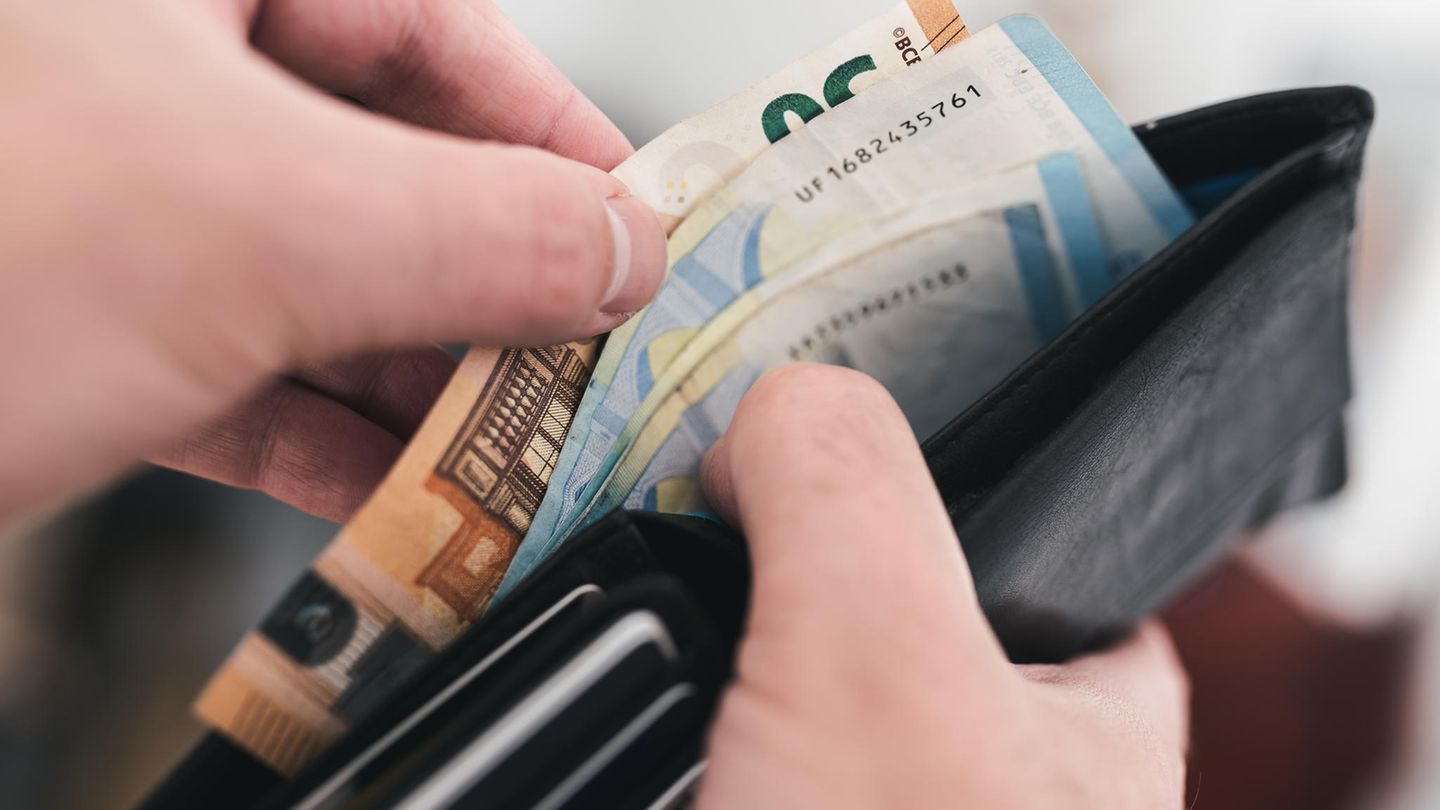 Viele müssen derzeit ihr Geld zusammenhalten