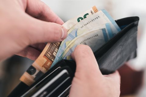 Viele müssen derzeit ihr Geld zusammenhalten