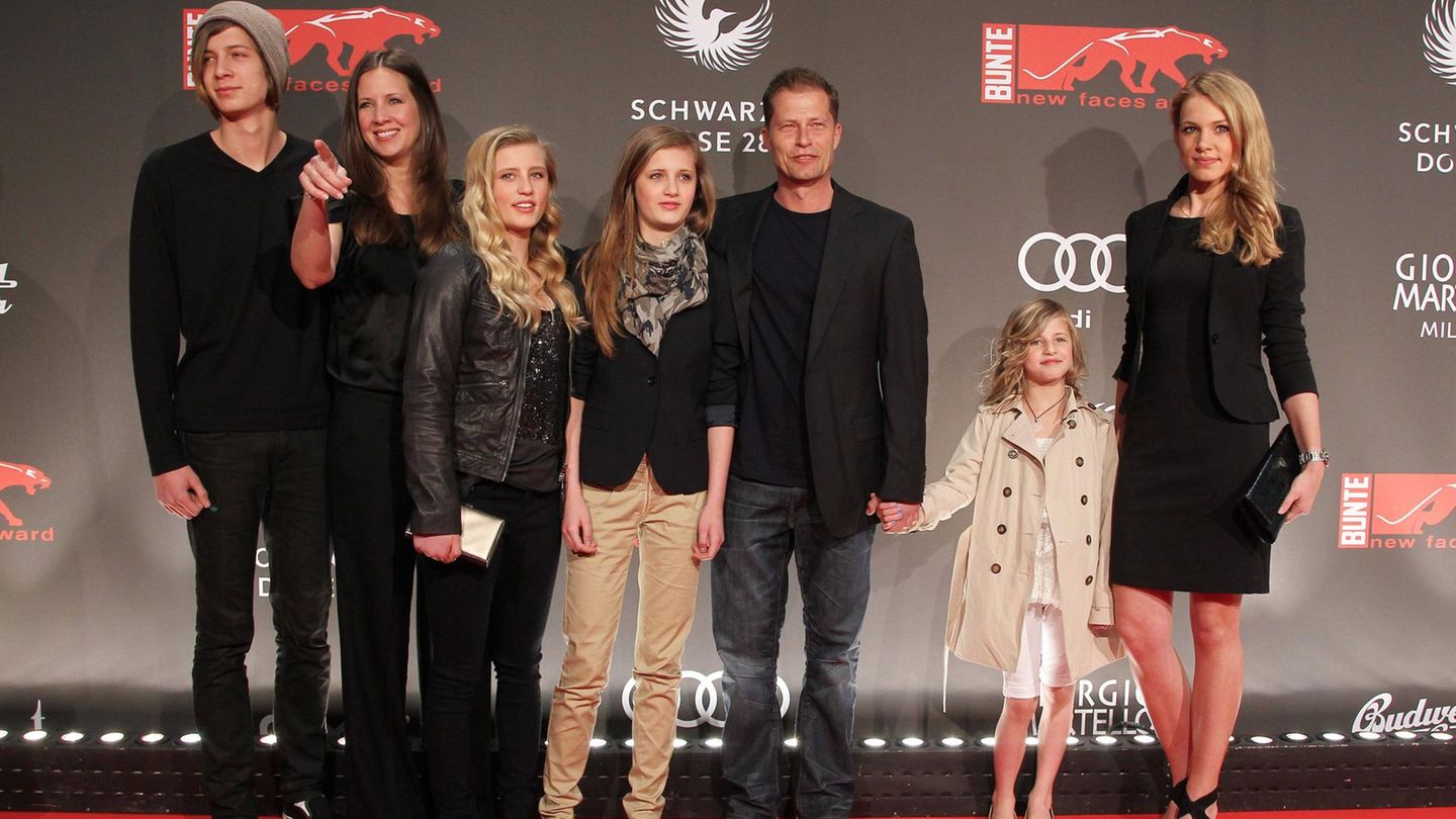 Seksual Nina Dobrev Kate Beckett yalangoch