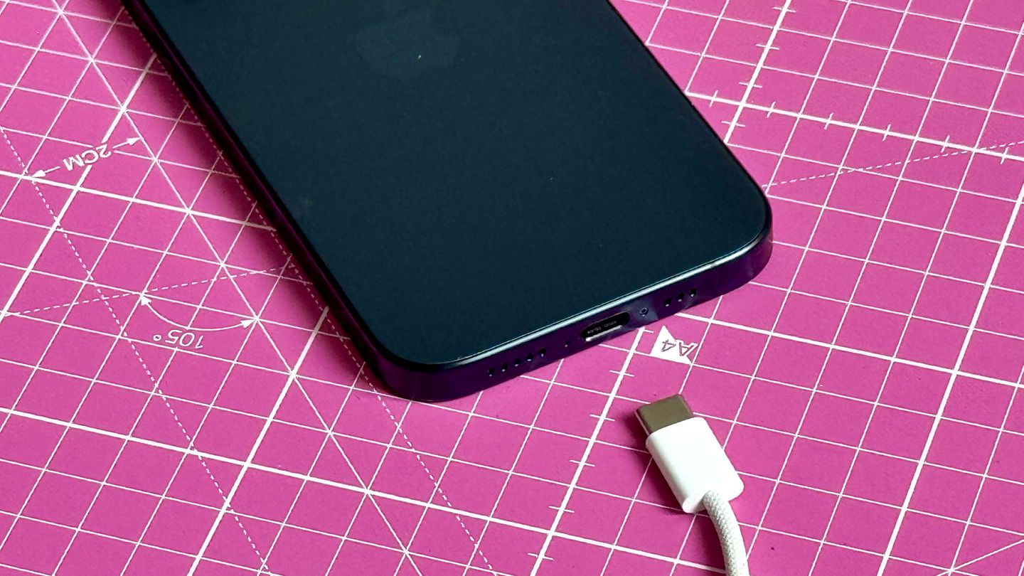 Alle iPhone 15 bringen USB-C mit – und ein schickes geflochtenes Kabel dazu