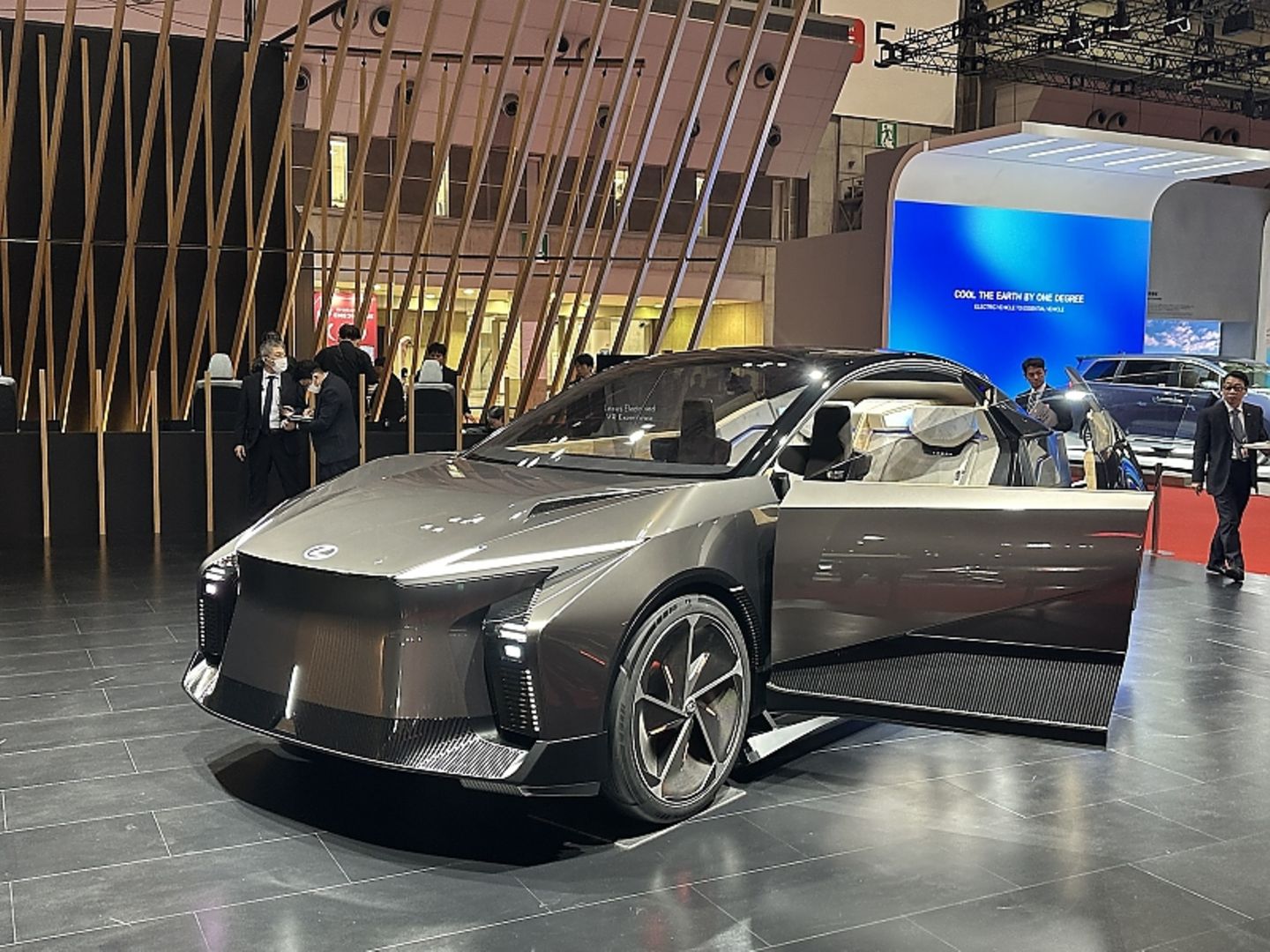 Lexus LF-ZL auf der Japan Mobility Show 2023