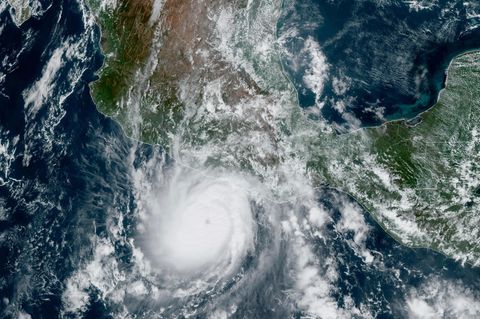 Satellitenbild: Hurrikan Otis, der sich der mexikanischen Pazifikküste nahe Acapulco nähert