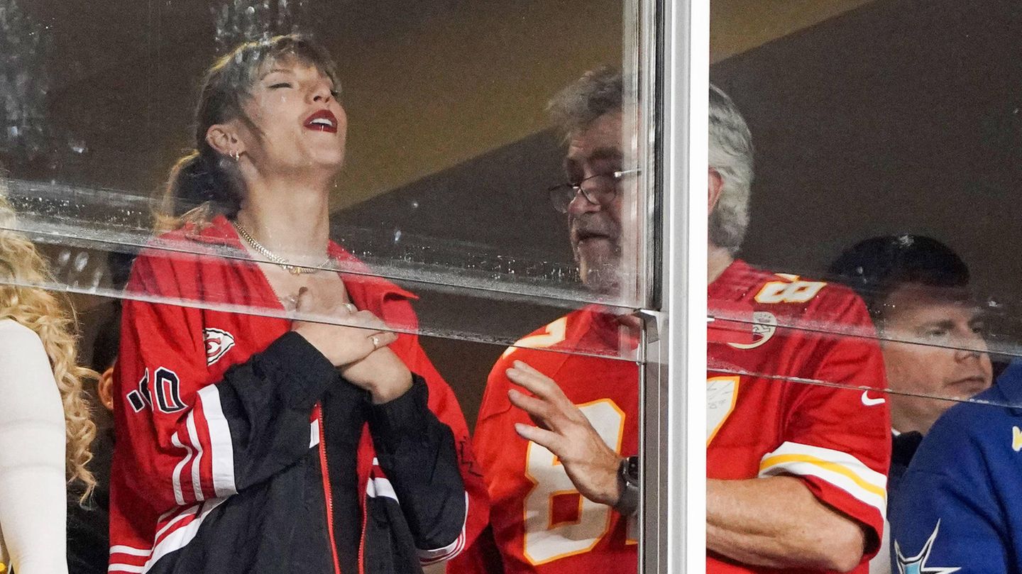Taylor Swift: Travis Kelce’s father is thrilled with her