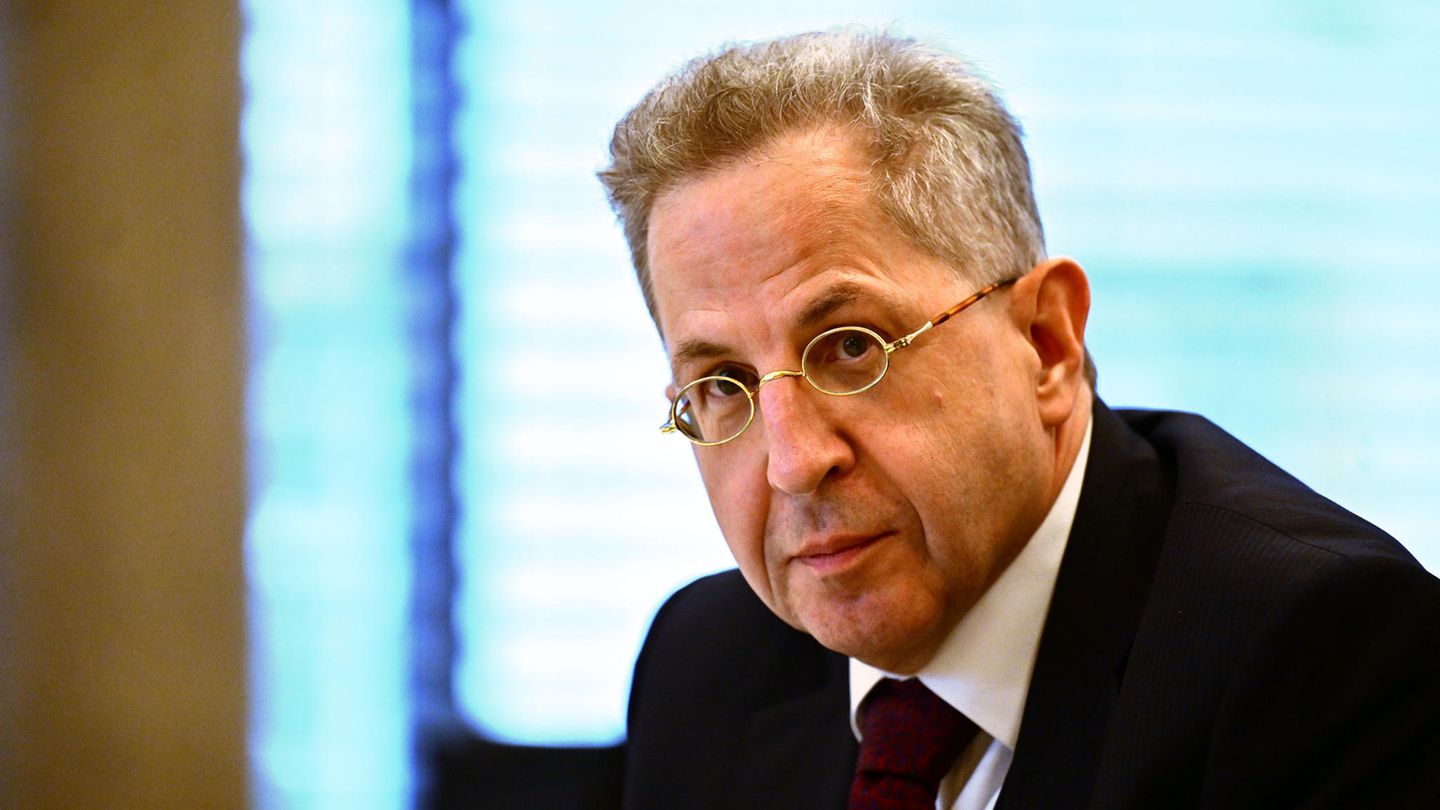 Hans-Georg Maaßen (CDU) sitzt als Zeuge im Untersuchungsausschuss im Thüringer Landtag