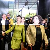 Sahra Wagenknecht und Amira Mohamed Ali auf dem Weg zur Pressekonferenz.