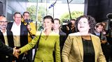 Sahra Wagenknecht und Amira Mohamed Ali auf dem Weg zur Pressekonferenz.
