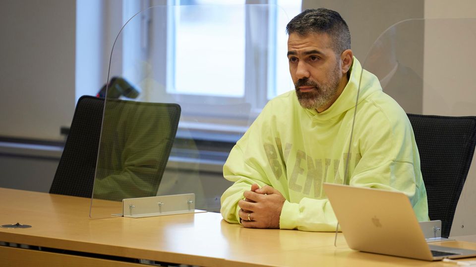 Rapper Bushido sitzt im Oberlandesgericht bei der Fortsetzung eines Zivilprozesses