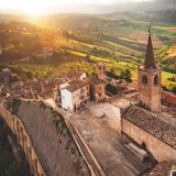 Altstadt aus der Luft in den Marken