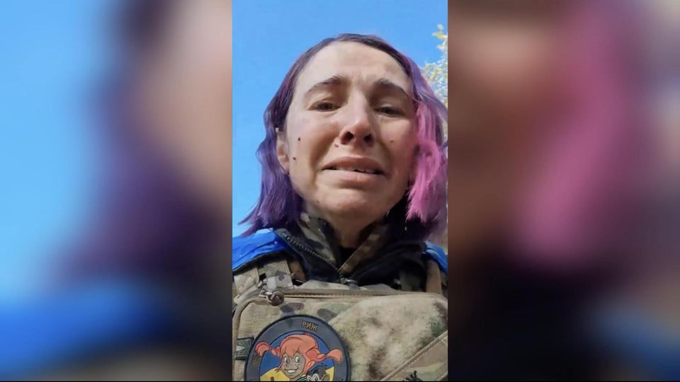 Elena Ivanenko kämpft mit der Speerspitze der ukrainischen Truppen. Neben den sonst so gut durchdachten und gefassten Interviews gehört dieses Video zu den ehrlichsten Zeugnissen des Krieges.