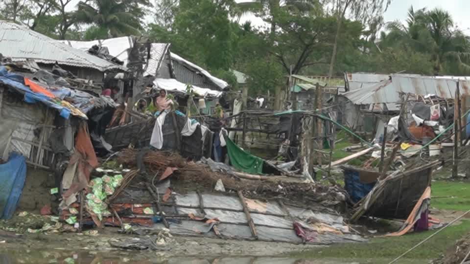 Video: Bangladesch: Mehrere Tote nach Tropensturm "Hamoon" Video: Bangladesch: Mehrere Tote nach Tropensturm "Hamoon"