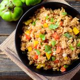 Gebratener Reis mit Ei und Gemüse