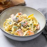 Cremige Pasta mit Lachs und Gorgonzola