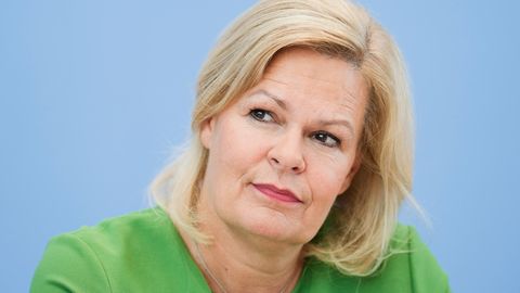 Portrait von Nancy Faeser