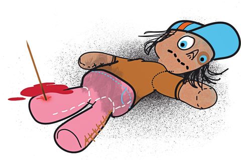Illustration einer Puppe die auf dem Boden liegt und einen Holzspieß im Fuß hat