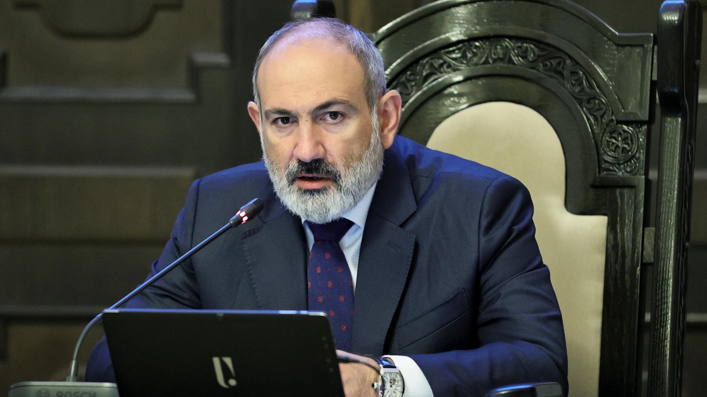 Armenia signs peace agreement with Azerbaijan in November