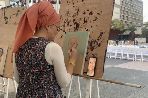 Tel Aviv: So gedenken Menschen den Entführten mit symbolischer Aktion