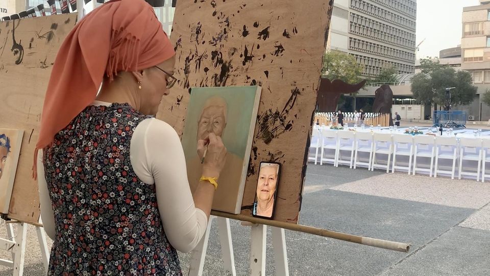 Tel Aviv: This is how people commemorate the abductees with symbolic actions