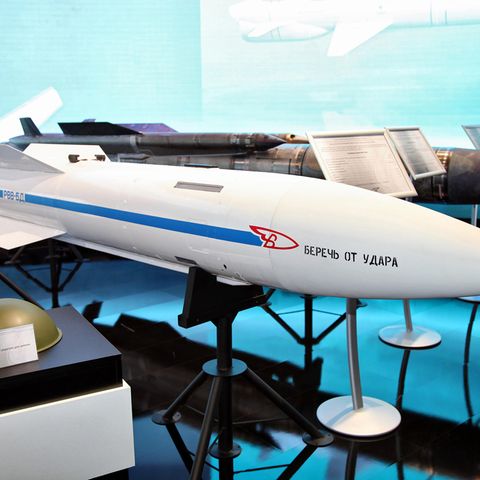 Die Vympel R-37M war schon auf der MAKS 2013 zu sehen.