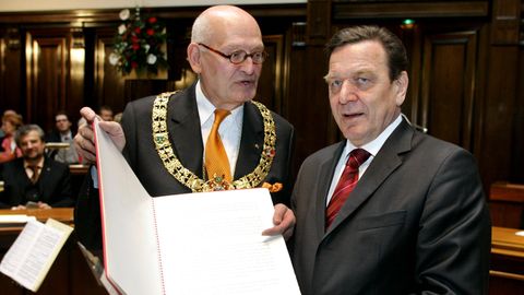 Der frühere Oberbürgermeister von Hannover, Herbert Schmalstieg, und damalige Bundeskanzler Gerhard Schröder