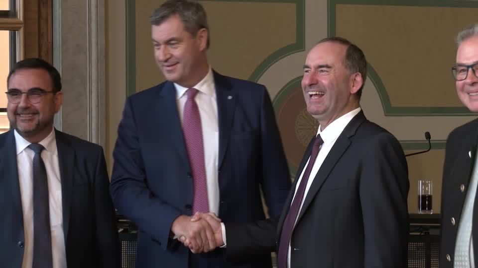 Video: CSU und Freie Wähler besiegeln neuen Koalitionsvertrag Video: CSU und Freie Wähler besiegeln neuen Koalitionsvertrag