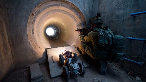 Soldaten der IDF über für den Tunnelkampf