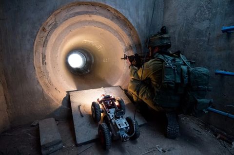 Soldaten der IDF über für den Tunnelkampf