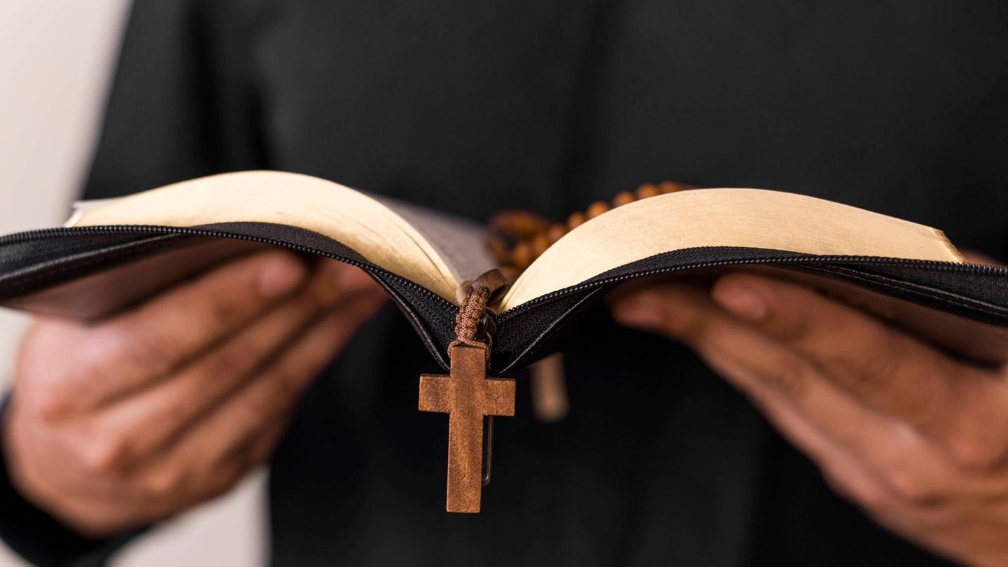 Spain: Possibly 200,000 victims of abuse by clergy