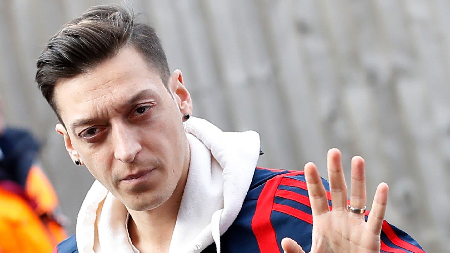Mesut Özil: Former national player shows solidarity with Palestinians