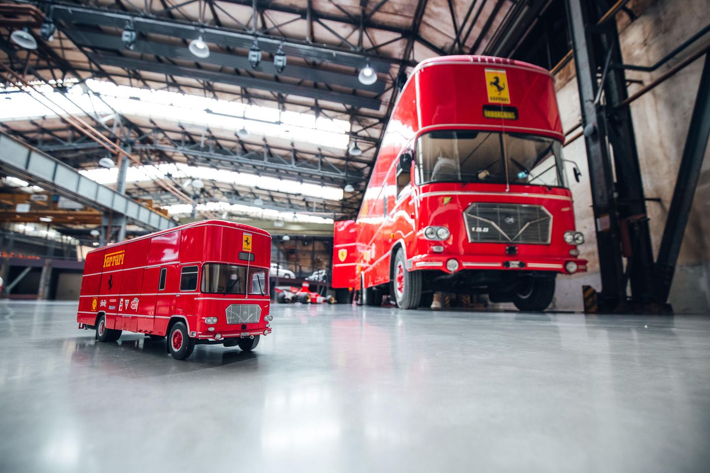 Sieger Kategorie L  Sammeln: 1:18 Nutzfahrzeuge  `67 OM 150 Rolfo Renntransporter  CMR, Preis: 399,95 Euro