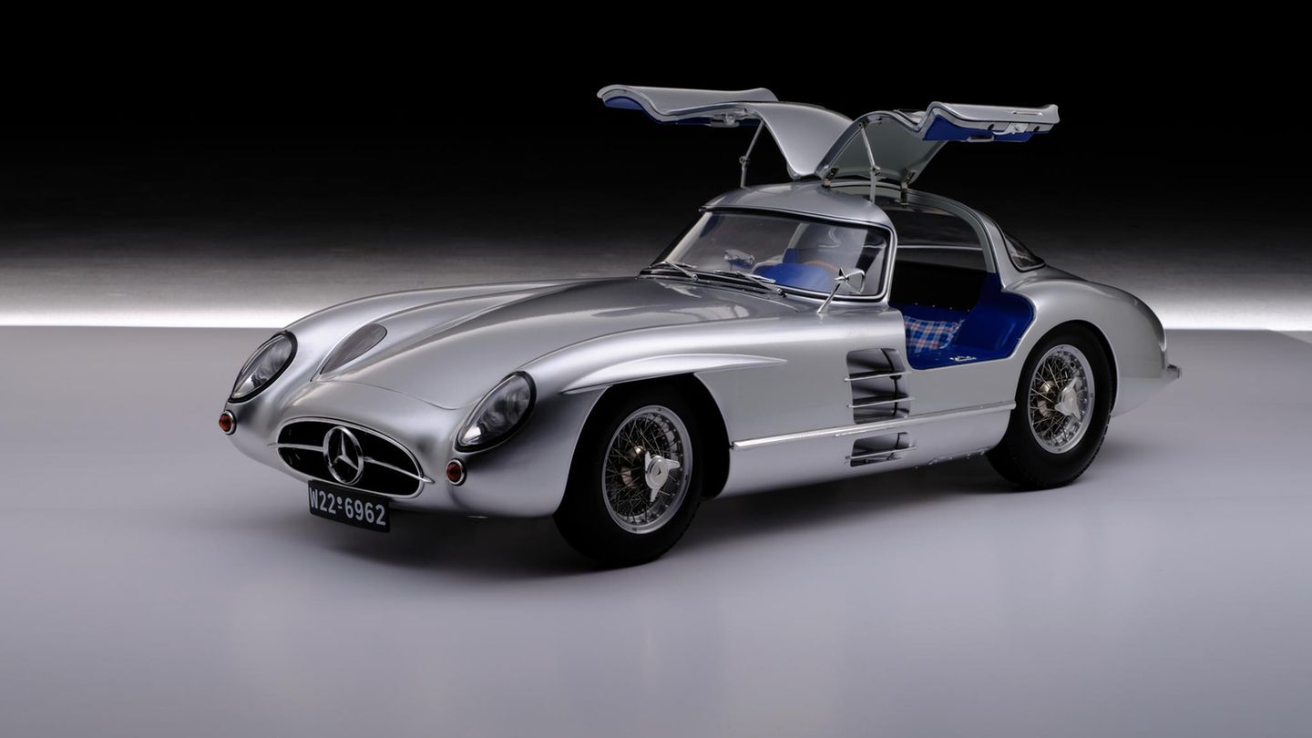 Sieger Kategorie Q  Modellbau: Diverse Maßstäbe  Mercedes 300 SLR Uhlenhaut  Le Grand in 1:8, Preis: 1198 Euro