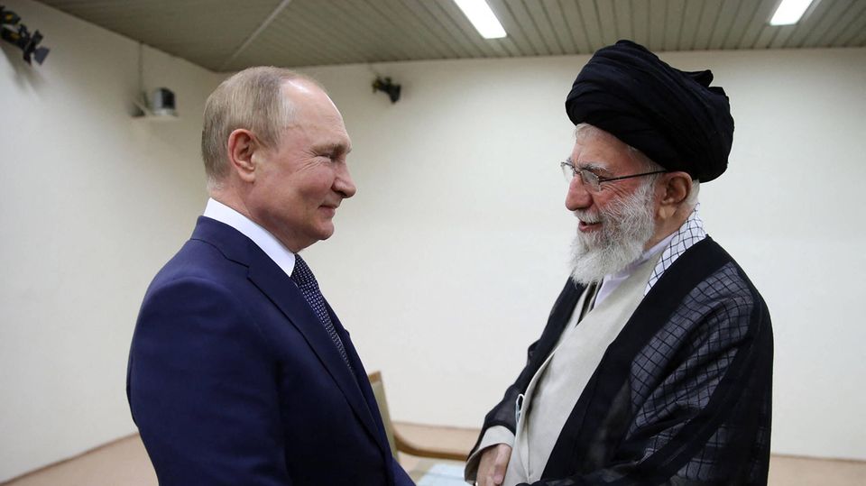 Putin trifft Khamenei Putin trifft Khamenei