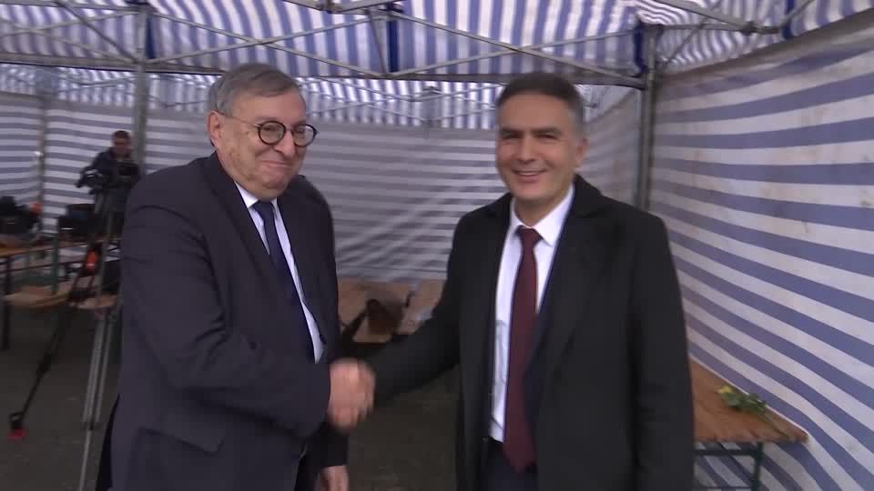 Video: Zeichen gegen Hass und Gewalt: Vertreter der jüdischen Gemeinde Köln besuchen Moschee Video: Zeichen gegen Hass und Gewalt: Vertreter der jüdischen Gemeinde Köln besuchen Moschee