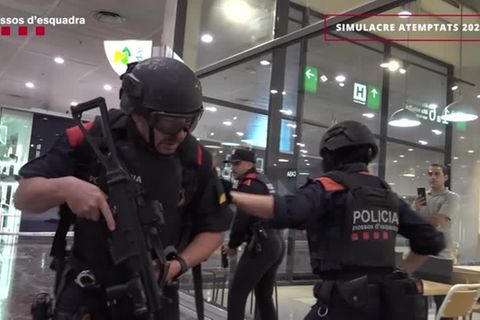 Video: Polizei-Übung in Barcelona simuliert Attentat