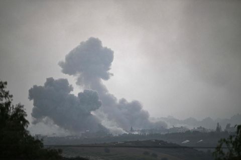 Nach israelischen Angriffen steigt Rauch im Norden des Gazastreifens auf
