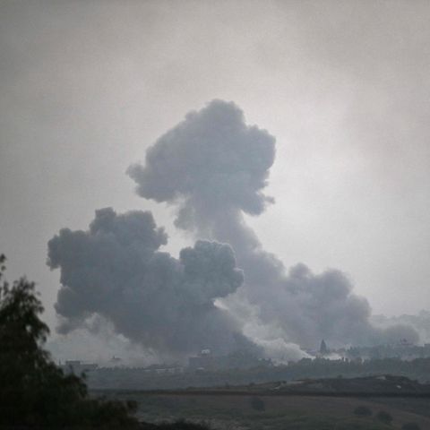 Nach israelischen Angriffen steigt Rauch im Norden des Gazastreifens auf