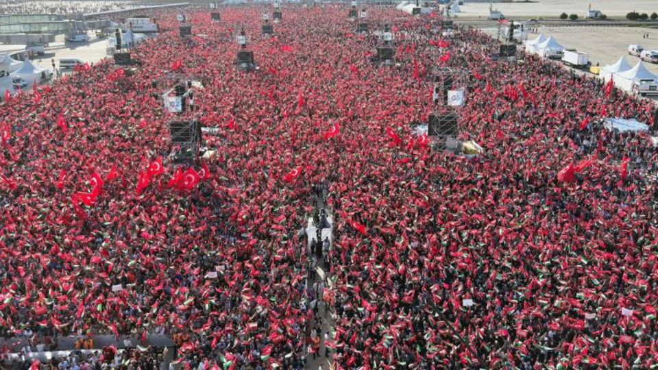 Tausende und Abertausende nahmen am Samstag an der pro-palästinensischen Kundgebung in Istanbul teil