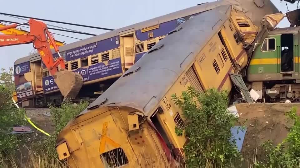 Video: Zugunglück in Indien fordert zahlreicher Opfer