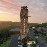 Der höchste Aussichtsturm Deutschlands steht jetzt im Nationalpark Harz in Niedersachsen. Am 2. November 2023 eröffnet die neue Attraktion in der kleinen Gemeinde Torfhaus. Mit einer Gesamthöhe von 65 Metern, einer 110 Meter langen Erlebnisrutsche und der gläsernen Aussichtsplattform zählt er schon jetzt zu den modernsten Aussichtstürmen landesweit. Von der Turmspitze aus können die Besucher:innen einen Rundblick auf den Oberharz genießen. Erwachsene zahlen dafür 15 Euro, Kinder ab sechs Jahren zahlen 7,50 Euro – alle jüngeren Skywalker kommen kostenlos durch. Von November bis März hat der Turm täglich zwischen 10 und 16 Uhr geöffnet, im Sommer können Gäste von 9.30 bis 18 Uhr den Aufstieg wagen. 