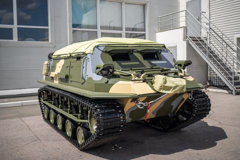 Für das Militär wurde der Transporter leicht gepanzert.